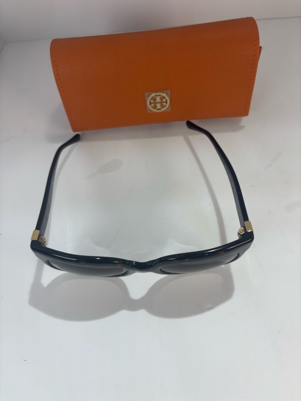 Tory Burch Orange Saffiano Sunglasses Case with Black Sunglasses - Picture 3 of 4